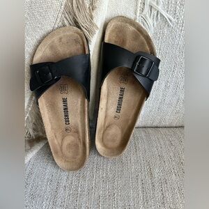 🛍️ Cushionaire Genuine Leather sandal gently worn still good condition.